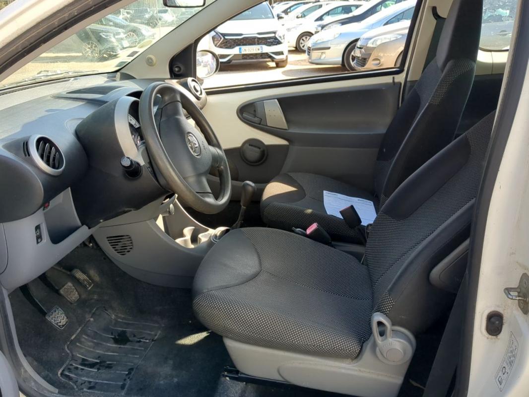 Toyota Aygo - 1.0 VVTI CONFORT